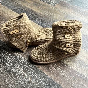 Bearpaw boots size 9